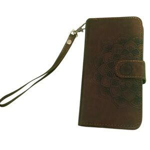 IPhone XR phone case Brown leather wallet case Magnetic case Wristlet Like New